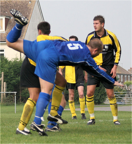 Richie Hellen dives in
