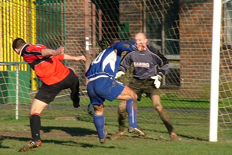 Steve Wood (10) just cannot reach this cross to the relief of Lloyd Hatton and Gary Newman
