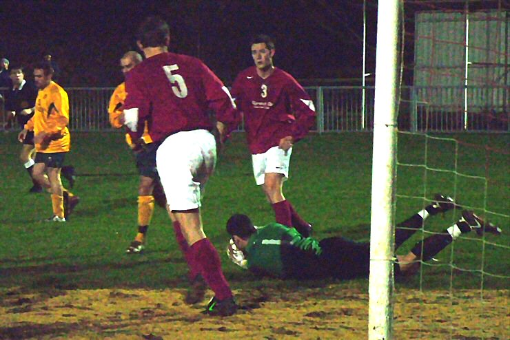 Arundel keeper Ben O'Connor gathers this shot with Barry Pidgeon (5) and Josh Sutcliffe (3) backing up
