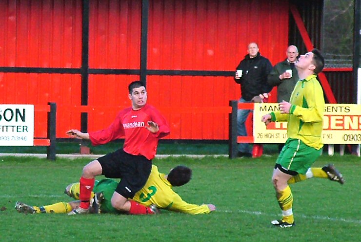 Hassan Yassan is tackled by Chris Rea (3)
