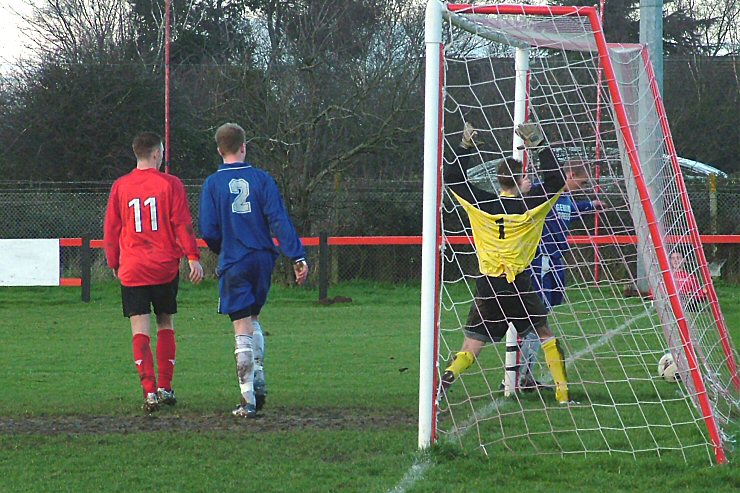 Looks good, but side netting only. Danny Curd (11) and Nick Lansdale (2)  watch as Marc Cooper sits it out in the background
