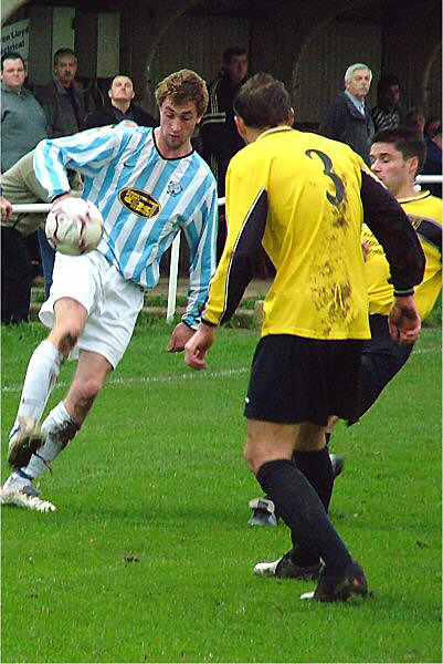 "Biff" Shelley takes on Littlehampton's Marc  Hinshelwood
