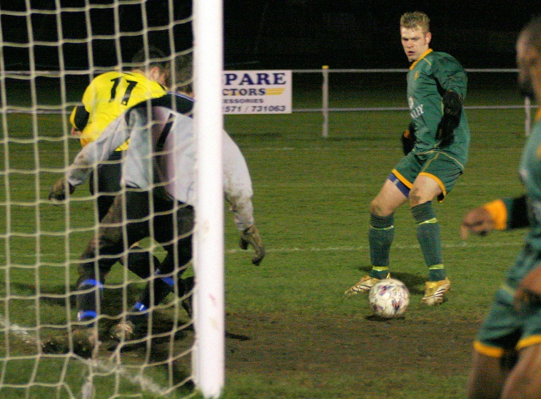 Second Horsham goal for Lee Farrell
