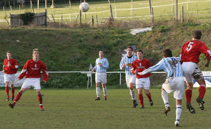 Dave Schneider (9) beats Barry Pidgeon to this header which falls to Arundel's Steve Blake (4)
