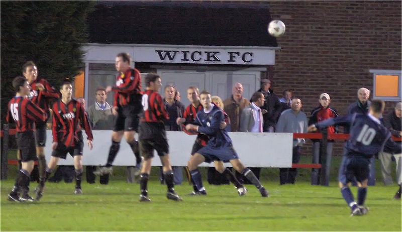 Matt Huckett (10) curls this late free kick beautifully to the top right corner ..
