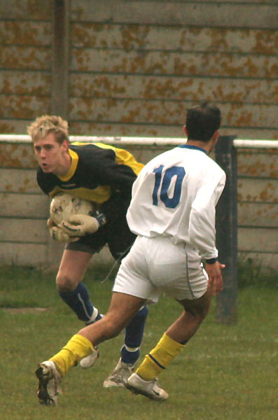 Keeper Adam Laundon grabs the ball to break up a Pease Pottage attack
(if anyone can ID the number 10 for me please email terry@littlehampdon.co.uk) with apologies to the number 10, thanks

