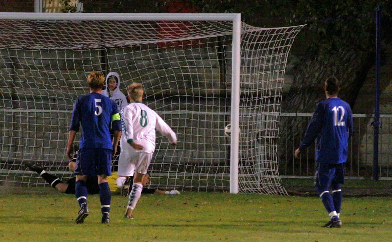 A free kick from Warren Hunt (out of picture) makes it 3-2 on 81 minutes
