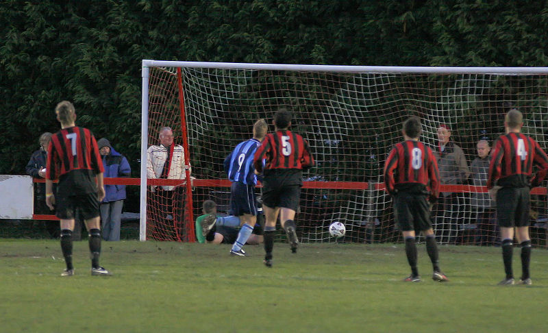 Sidley Utd equalise from the penalty spot
