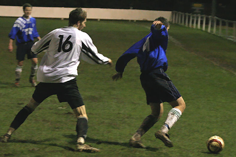 Dave Wright (4) gets away from Dan McLaughlin (16)
