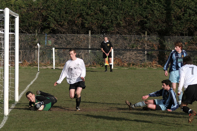 Dave Tidy grabs the ball before Mike Huckett can get there
