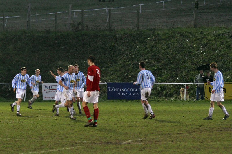 Worthing United celebrate Sunny Banks 74th minute equaliser !!
