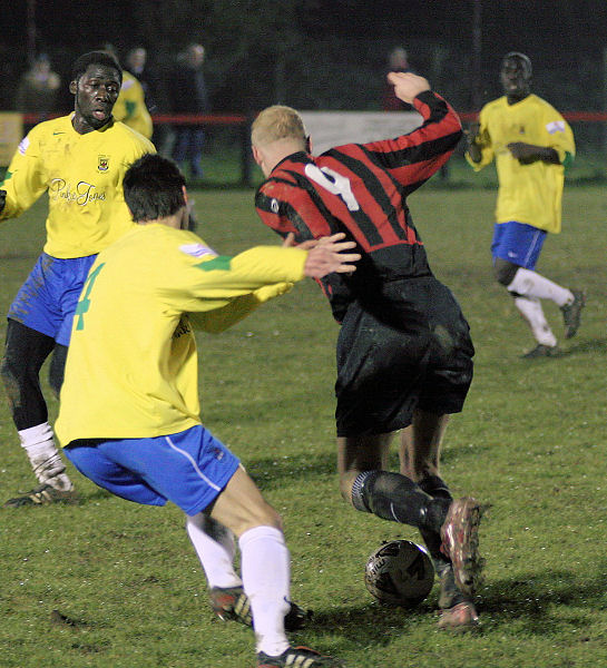 Kane Evans (9) goes round Max Hustwick
