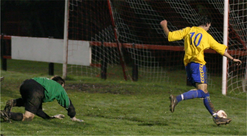 ... goes round keeper Steve Phillips ...
