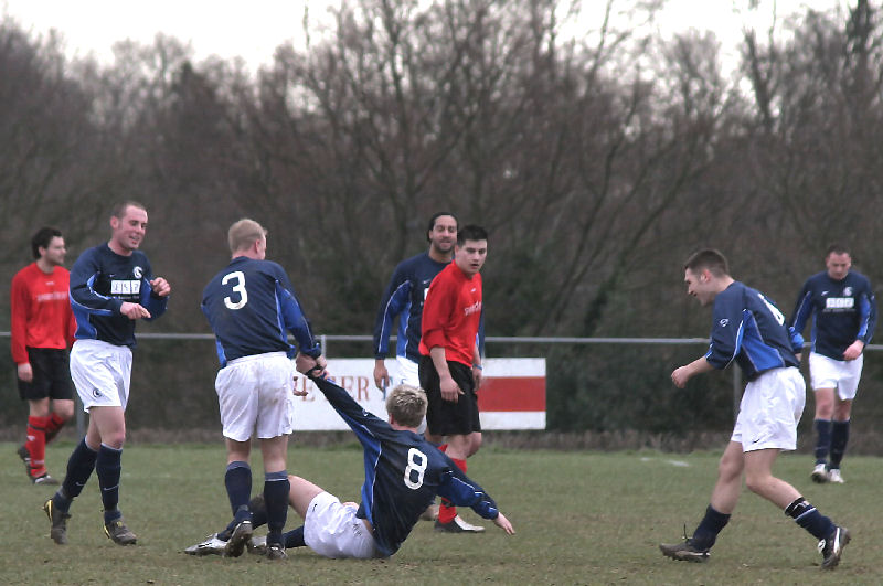 Dean Chamberlain (8) scores from 40 yards and celebrations begin
