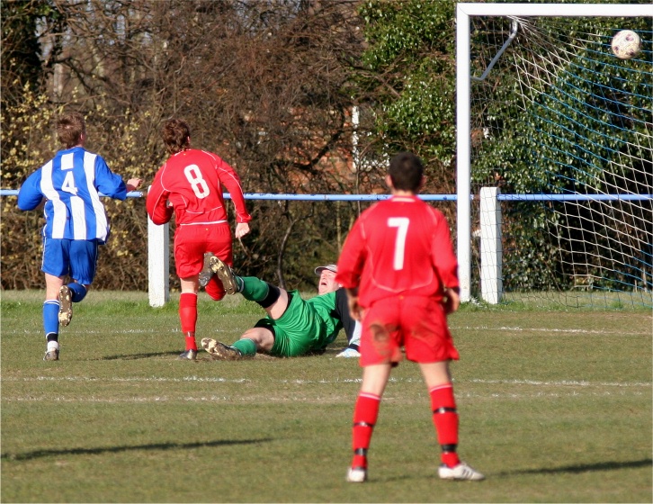 Stuart Andrews puts Bosham 1 up on 37 minutes ...
