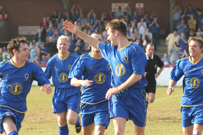 Rob Ursell and the rest of the team run to congratulate Shane
