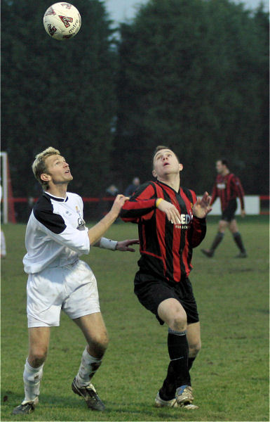 Captains Mark Reeves and Danny Curd look for the header
