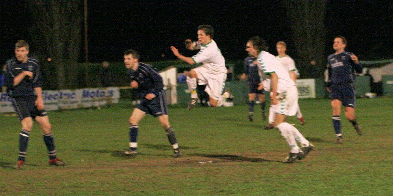 Scott Murfin smashes home Chi's winner on 85 minutes ...
