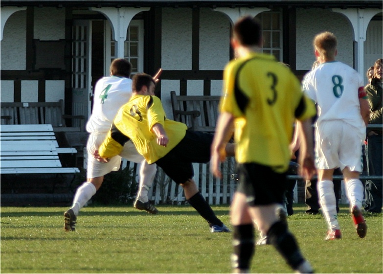 Neil Alexander fires in a shot ...
