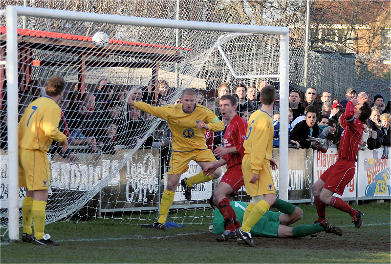 A Worthing effort goes just over the bar

