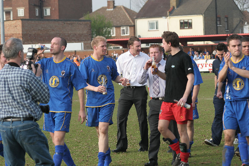 Players greet the fans (1)
