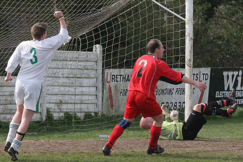 ... and Darren Hickman (3) celebrates
