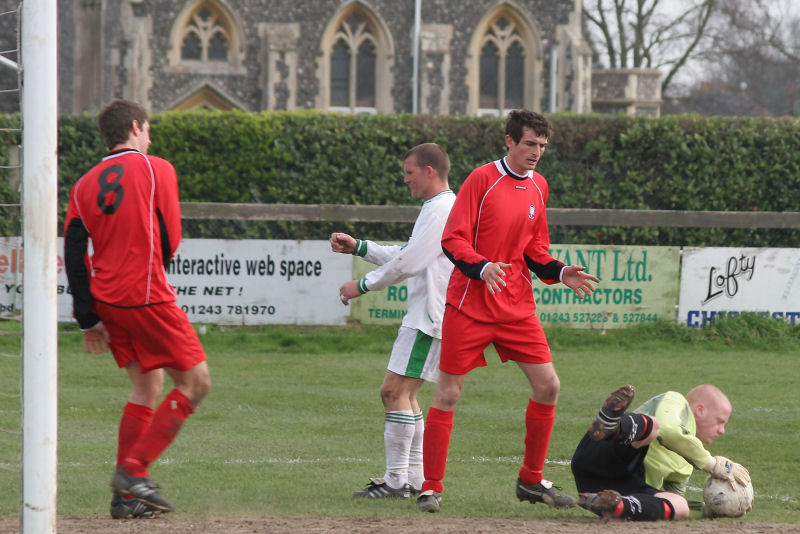 This attempt on goal by Paul Thomas is cut out by Joel Harding with Graham Beveridge and Stuart Faith (8)  backing up
