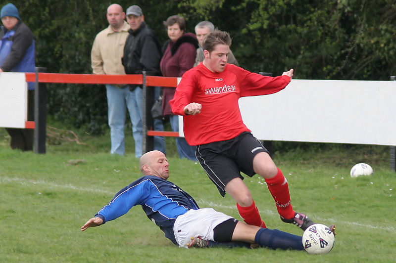 Alan Dove tackles James Bennett
