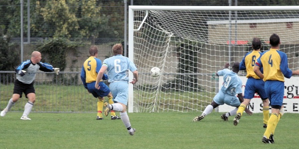 Chris Allen (9) makes it 1-1 ...
