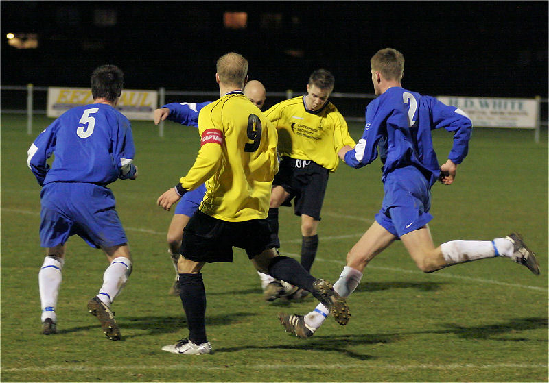 Paul McMichael tries to beat Ben Torode with Tom Pickford (5), Steve Davies (9), and James Davis all close up
