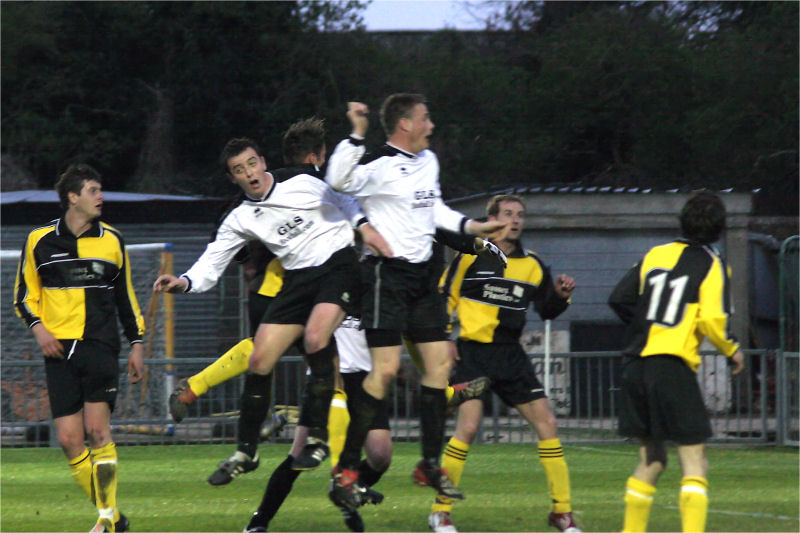 Carl Livett gets in front of Matt Boxall for this header...
