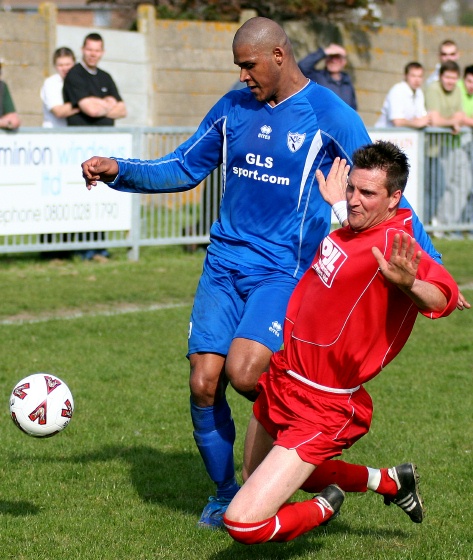 Cham Fenelon is tackled by Jason Tighe
