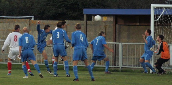 Ashley Hunter hidden behind Danny Gainsford (3) ...
