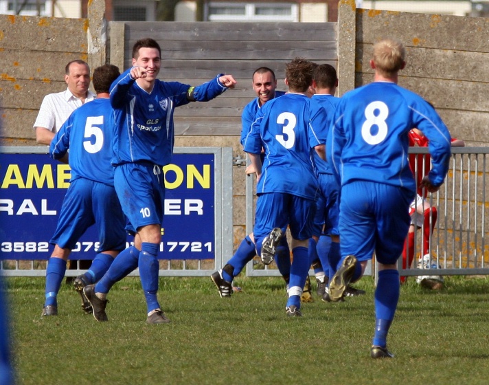 PPV celebrate Jack McNabs goal and it's now 3-1
