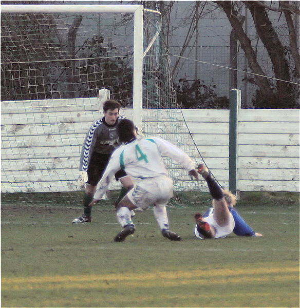 Ross Treleaven (?) goes down in the box tackled by Belal Miah - no penalty 
