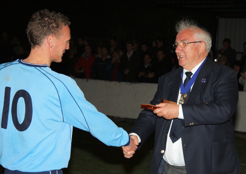 Tobi Hutchinson receives his medal from Peter Bentley
