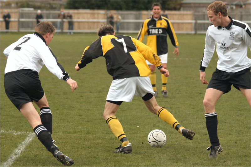 Steve Harper (7) goes past Matt Ottley (2) and Danny Thomas
