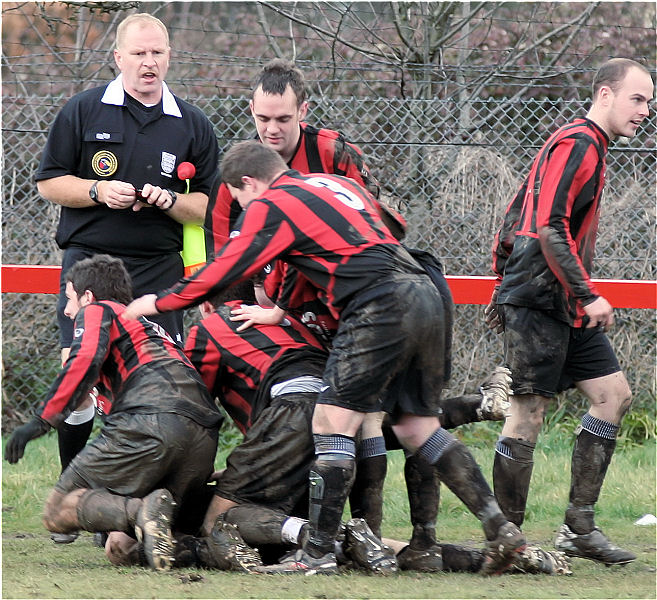 ... and Wick celebrate with a team mudbath !
