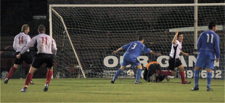 Dan Martin equalises for Pagham 2-2
