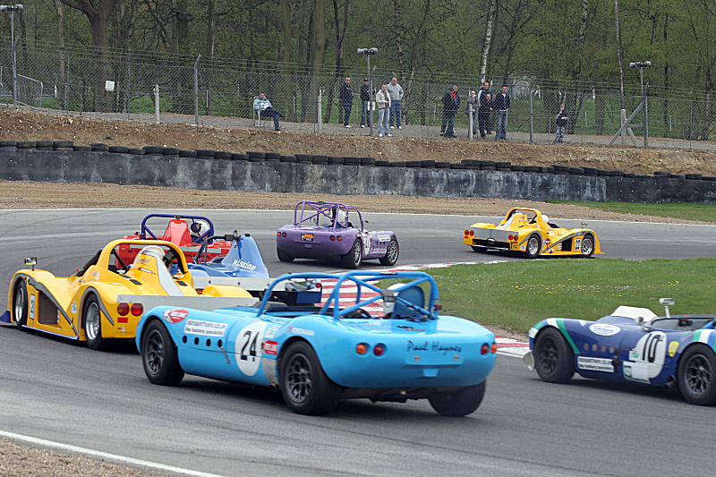 The RGB Class A cars round Druid's led by Jonathan Wright (22) followed by Martin Brooks (27), Tim Pell (71), Darcy Smith (21) Paul Haynes (24) and James Johnson (10)
