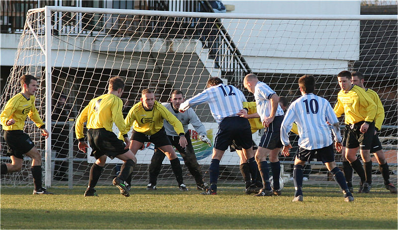 Worthing United pile on the pressure looking for the equaliser ...
