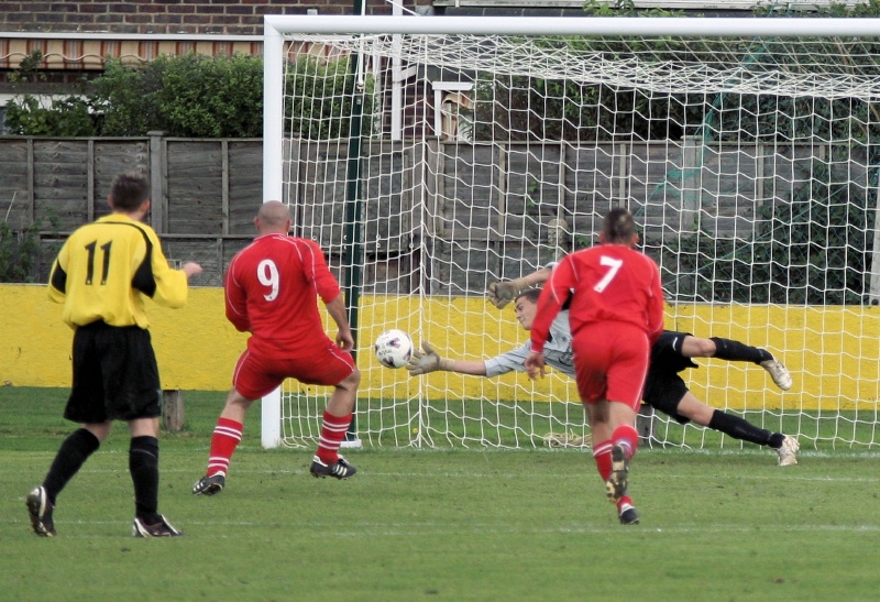 Keeper Jon Hendricks gets a hand to it, but it goes in. Penalty is retaken by Stephen Gillett who scores
