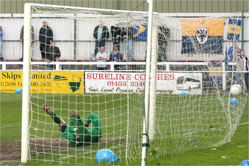...and Neil Lampton puts the penalty past Danny ...
