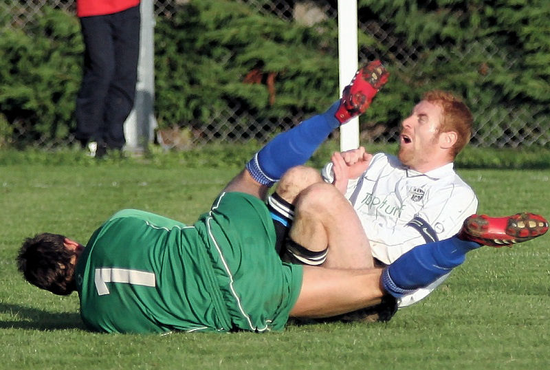 OUCH!! Keeper Carl Smeaton and Leo Day collide
