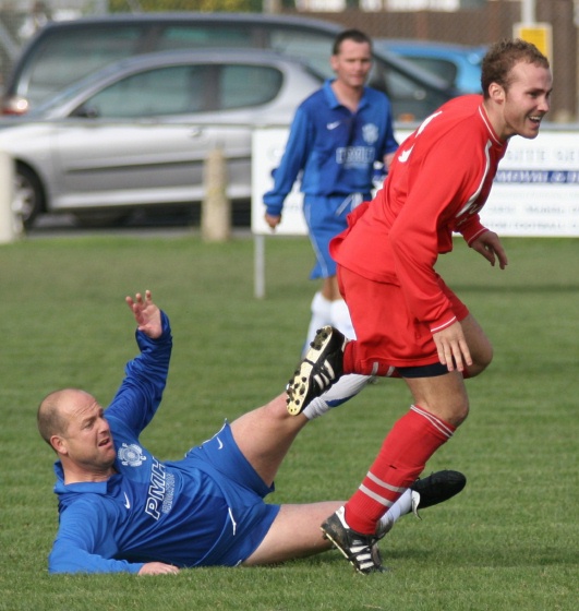 Richie Hellen tackles Eddie Bollingbroke
