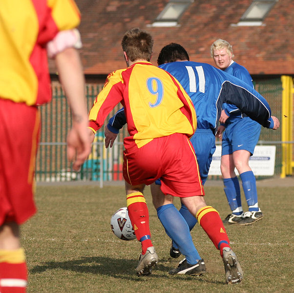 Terry Withers (11) chased by Ross Newman (9)
