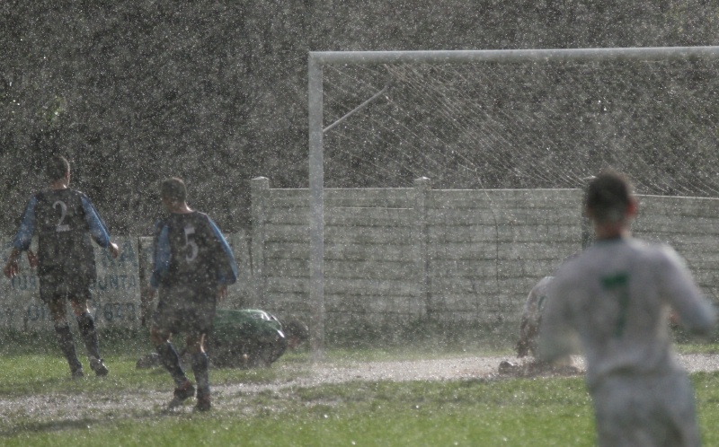 Chi score in a monsoon but it's ruled out for offside ...
