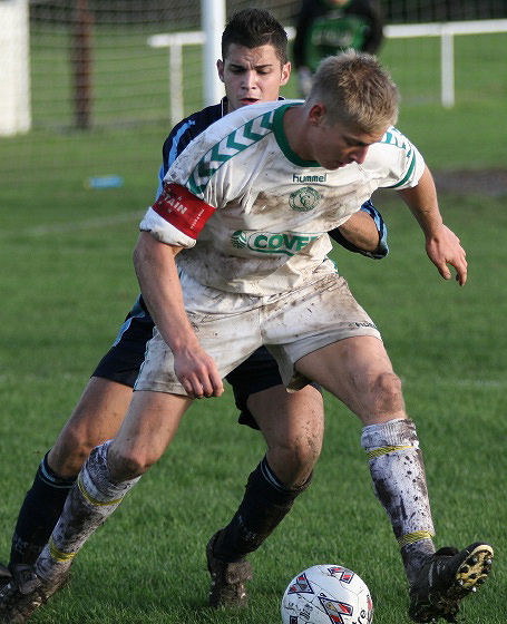 Chi captain Alex Ward about to be tackled
