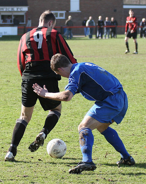 Darren Annis goes past Dave McCarthy ...
