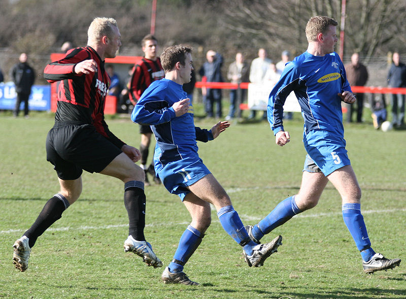 Kane Evans tries a shot
